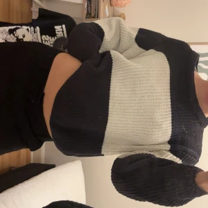 Stickad tröja - Stickad tröja från VeroModa i storlek M men passar mig som vanligtvis har xs/s🤍