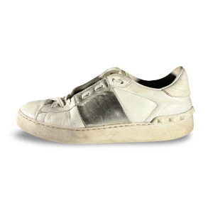 Valentino Open - Hej! Säljer nu mina skor från märket Valentino, storlek 38 bra skick, givetvis äkta. Tveka inte på att höra av dig om du har frågor eller funderingar kring skorna! 