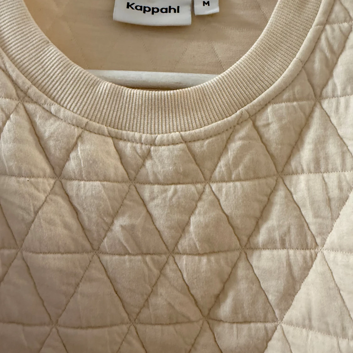 Quiltad beige tröja från Kappahl - 2