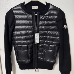 Moncler women cardigan - Size S never used, my girl friend bought but it cant fit her good. She never used it, condition like perfect