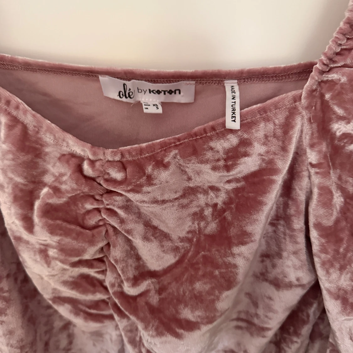 Rosa sammetstopp från Olé by Koton - 1