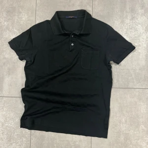 Louis Vuitton Piké  - Yoo säljer denna LV piké då jag inte använder den längre, piké är i använt skick med har fortfarande mycket liv kvar!