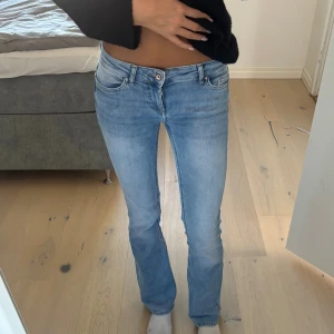 Low waist bootcut jeans  - Xs längd 32💗