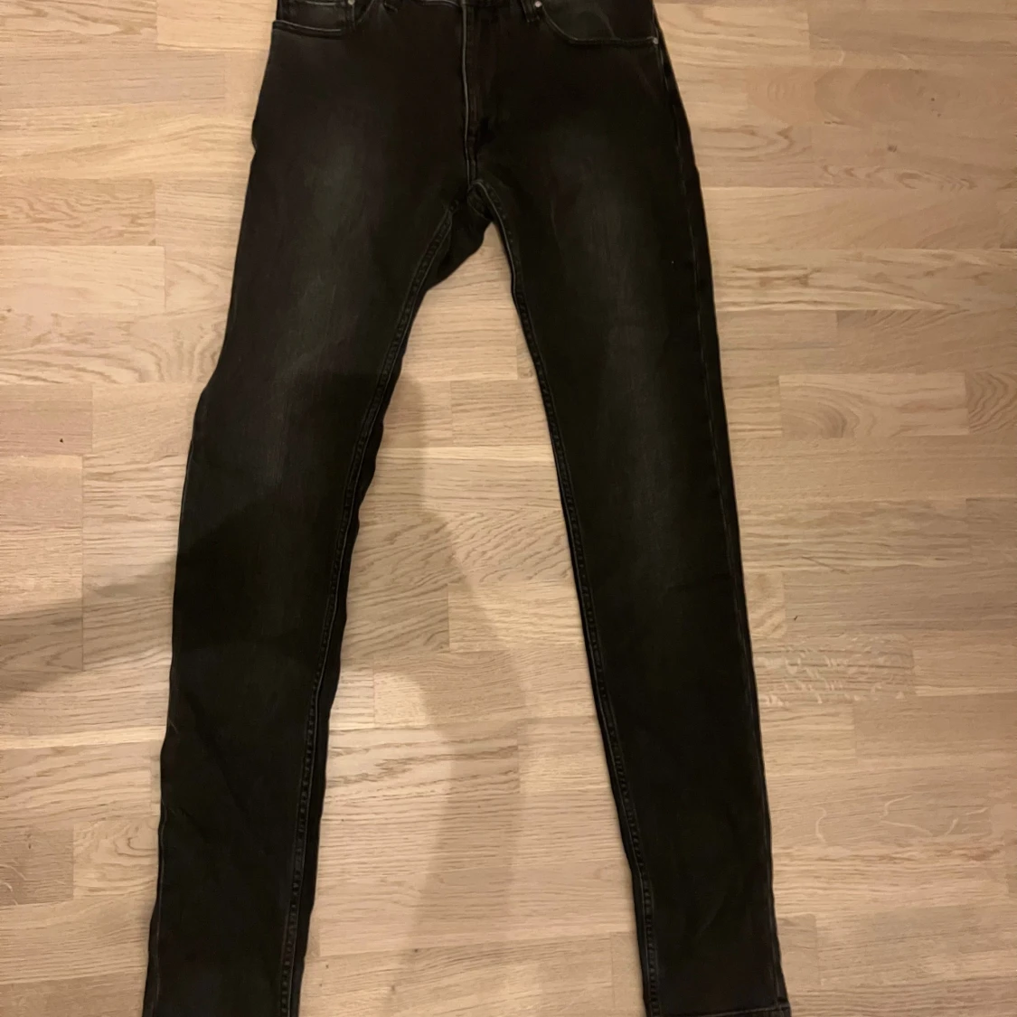 Whyred svarta skinny jeans 29/34