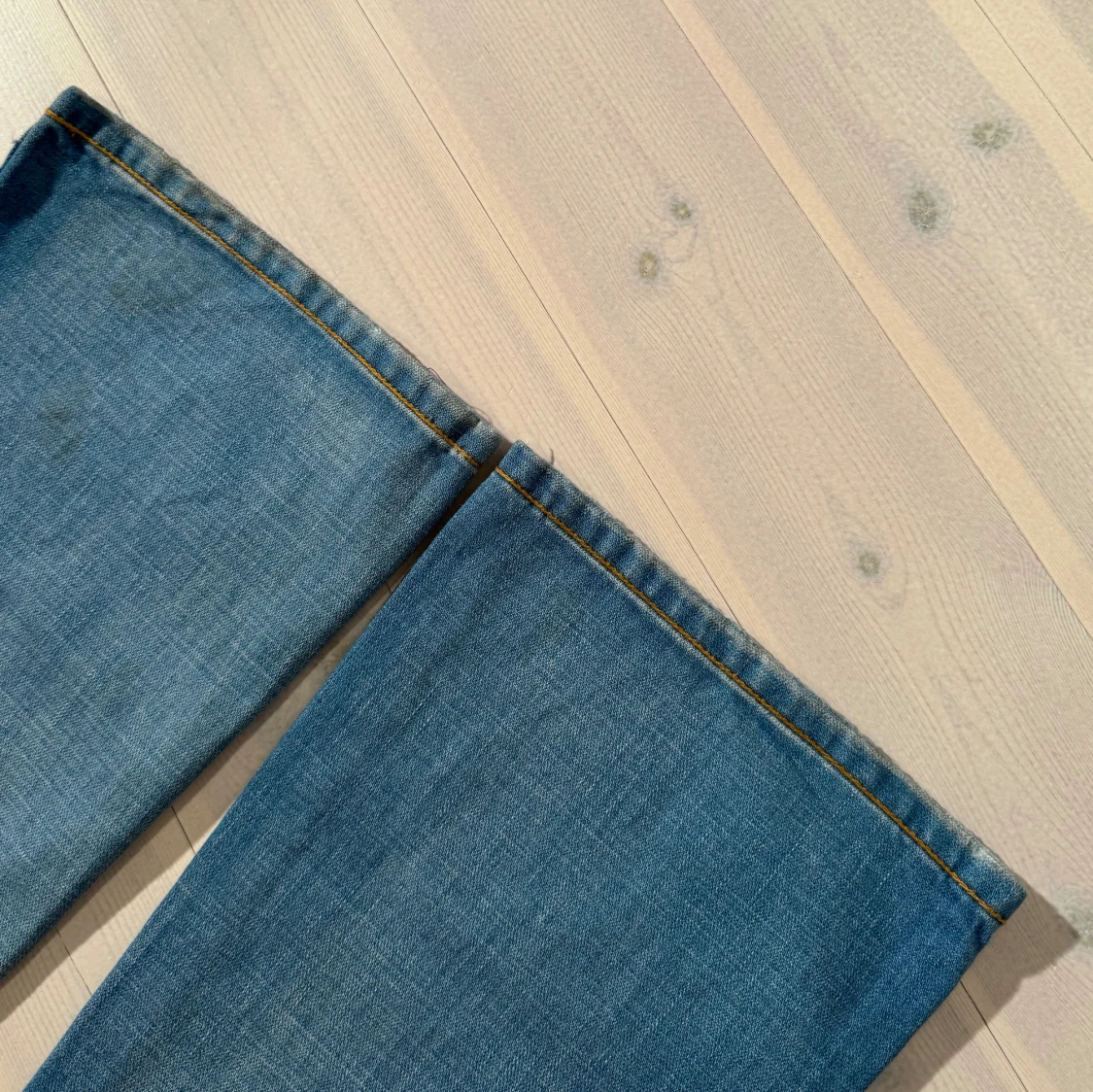 Low bootcut jeans med revor  - 4