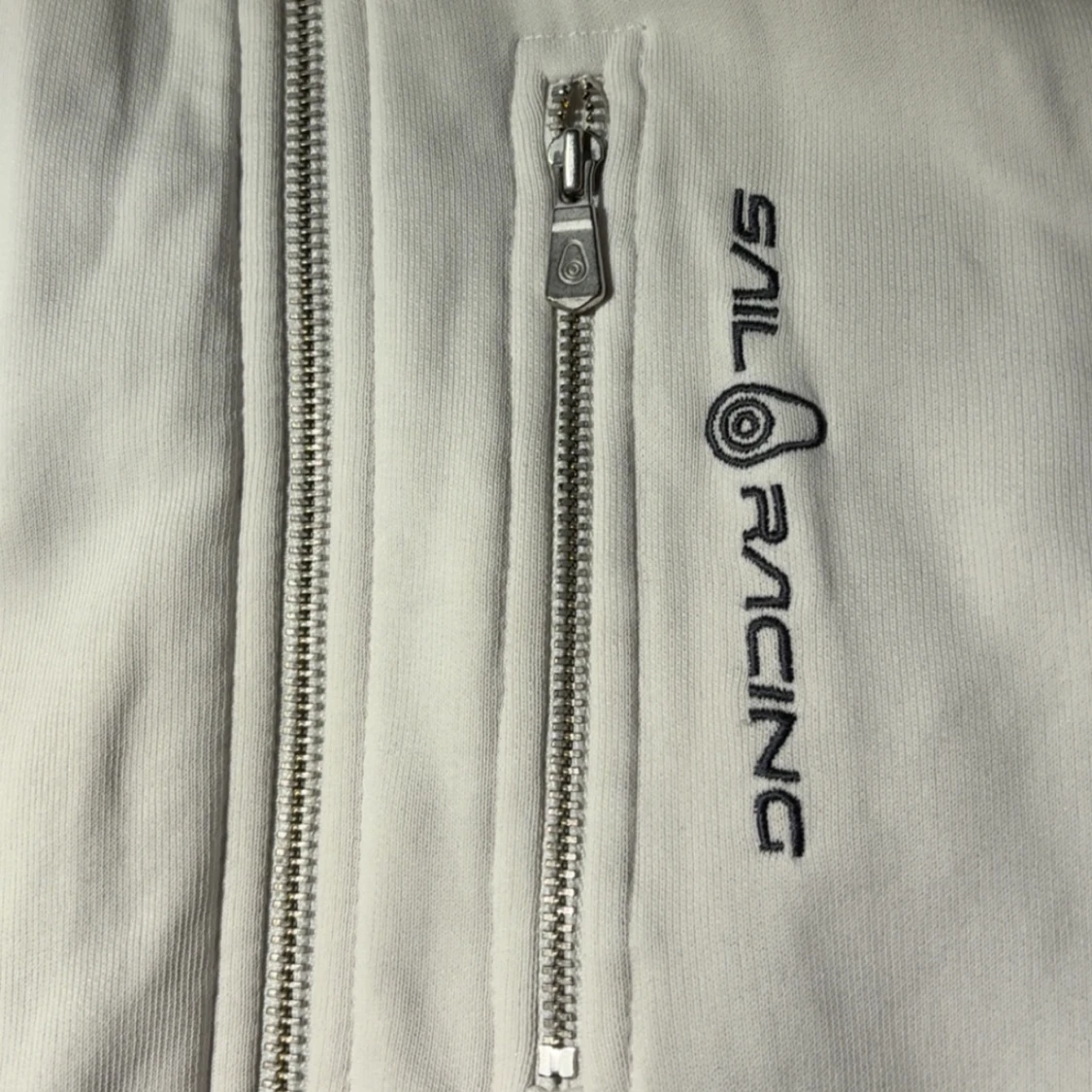 Vit hoodie från Sail Racing med dragkedja - 3