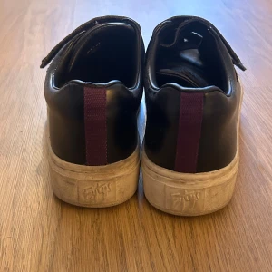 Svart sneakers från Eytys  - Så fina svarta sneakers från Eytys i storlek 41! 