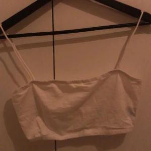 Vit topp - Vitt kort linne