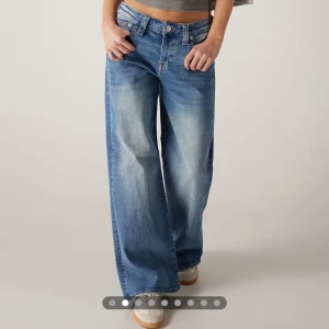 Snygga True Religion jeans  - Snygga Jeans från True Religion. Modell: Bobbi Baggy. Storlek 25. Nypris 1299kr Använda endast använda några få gånger. Jättefina på!