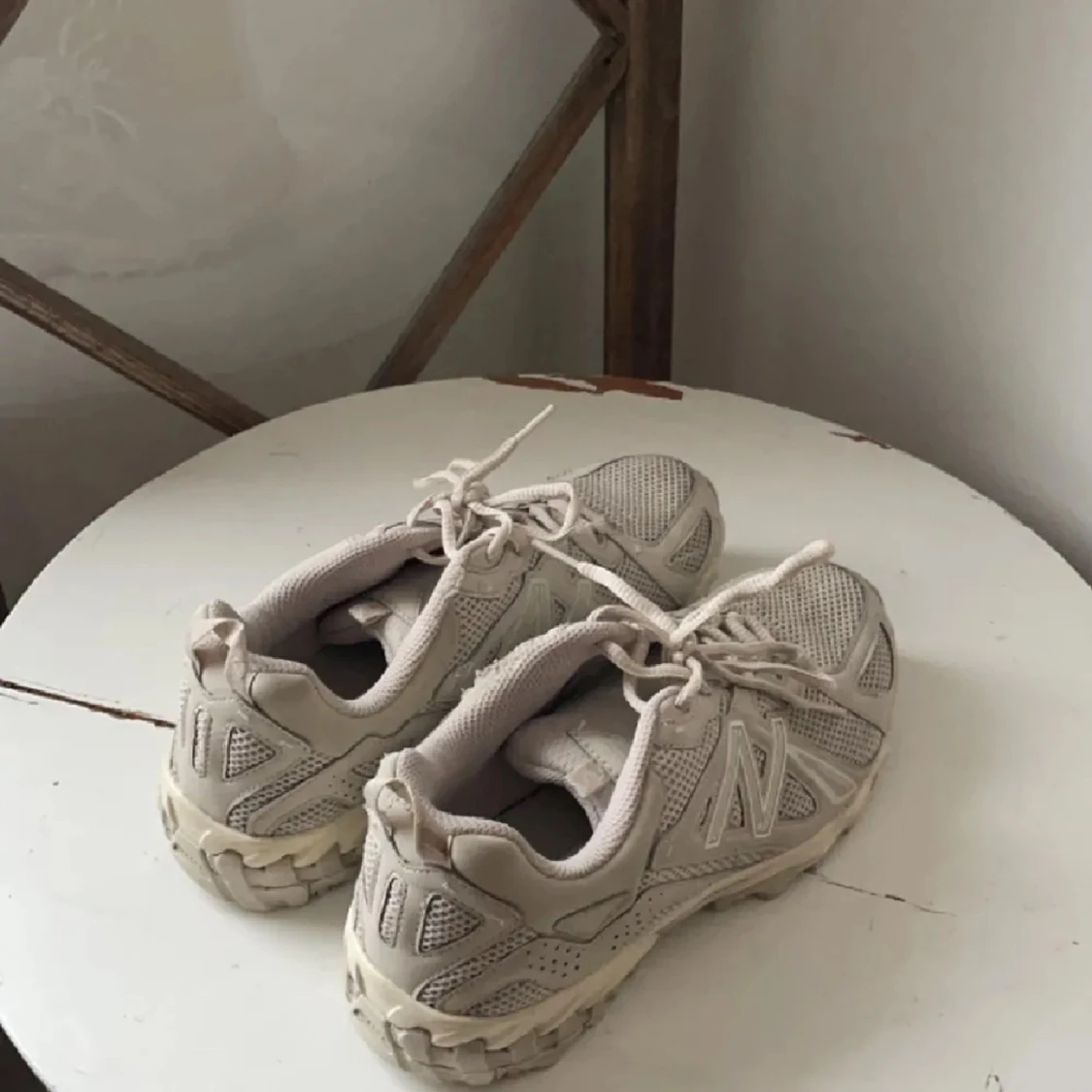 Beige sneakers från New Balance  - 1