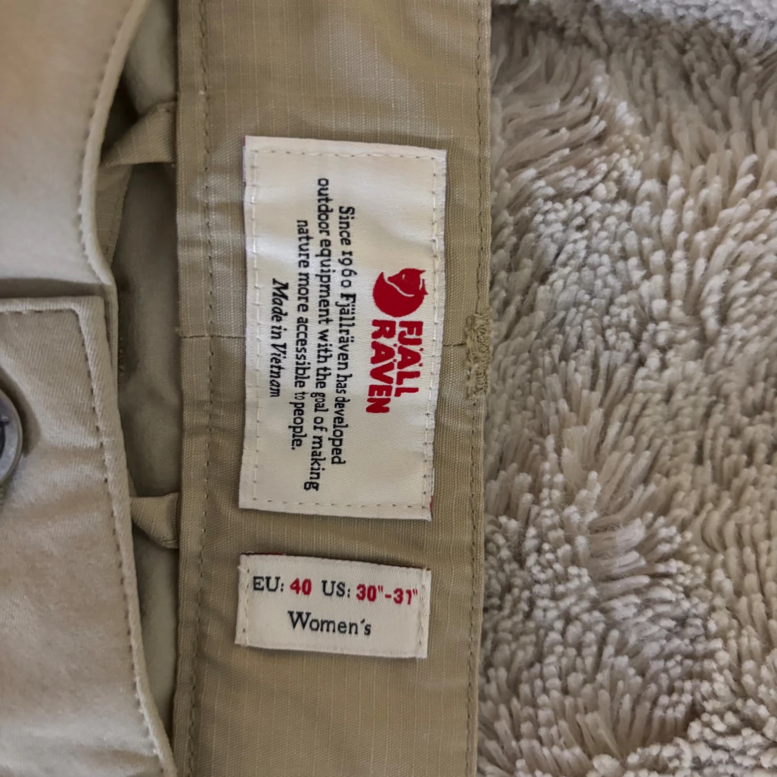 Beiga shorts från Fjällräven, strl 40 - 2