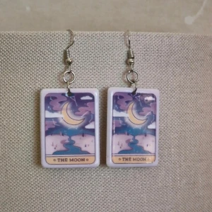 Örhängen  - Nya öronhänge, oanvända då de var en fel vara. Allergifri. Öronhängen är fråm kawaii.