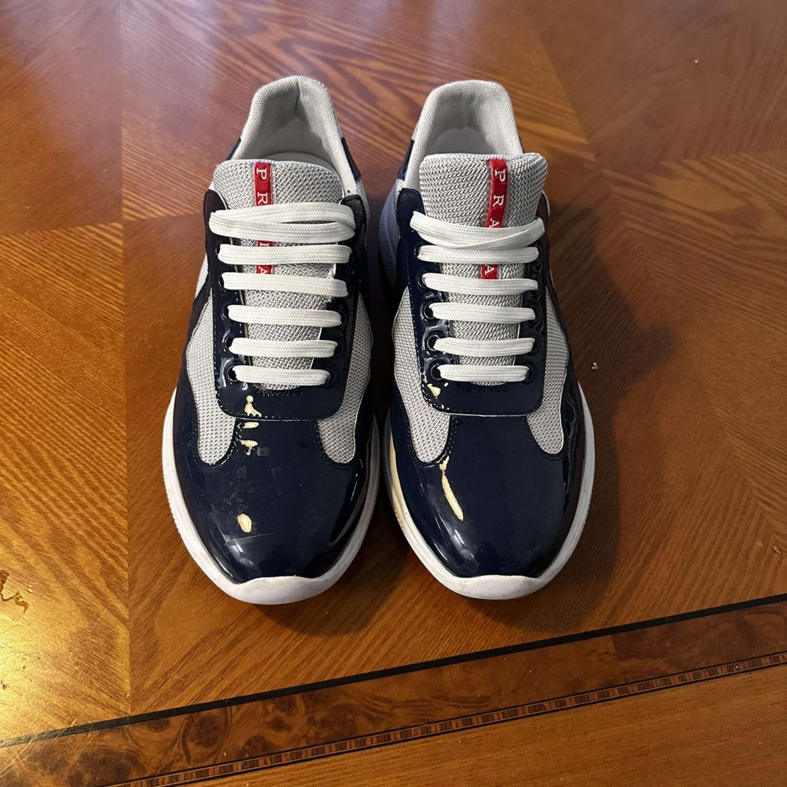 Prada sneakers i blått och vitt - 1