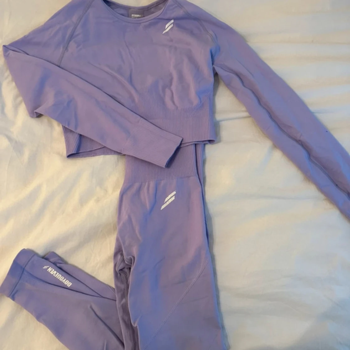 Ljuslila set från DoYouEven