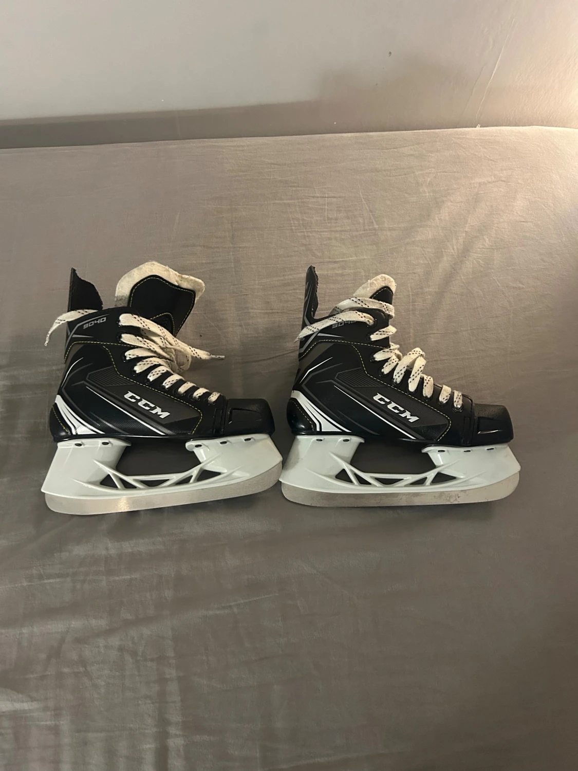 Svarta CCM Tacks skridskor strl 35 - 3