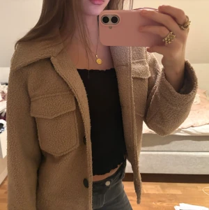 teddyjacka   - mysig och söt teddy jacka 