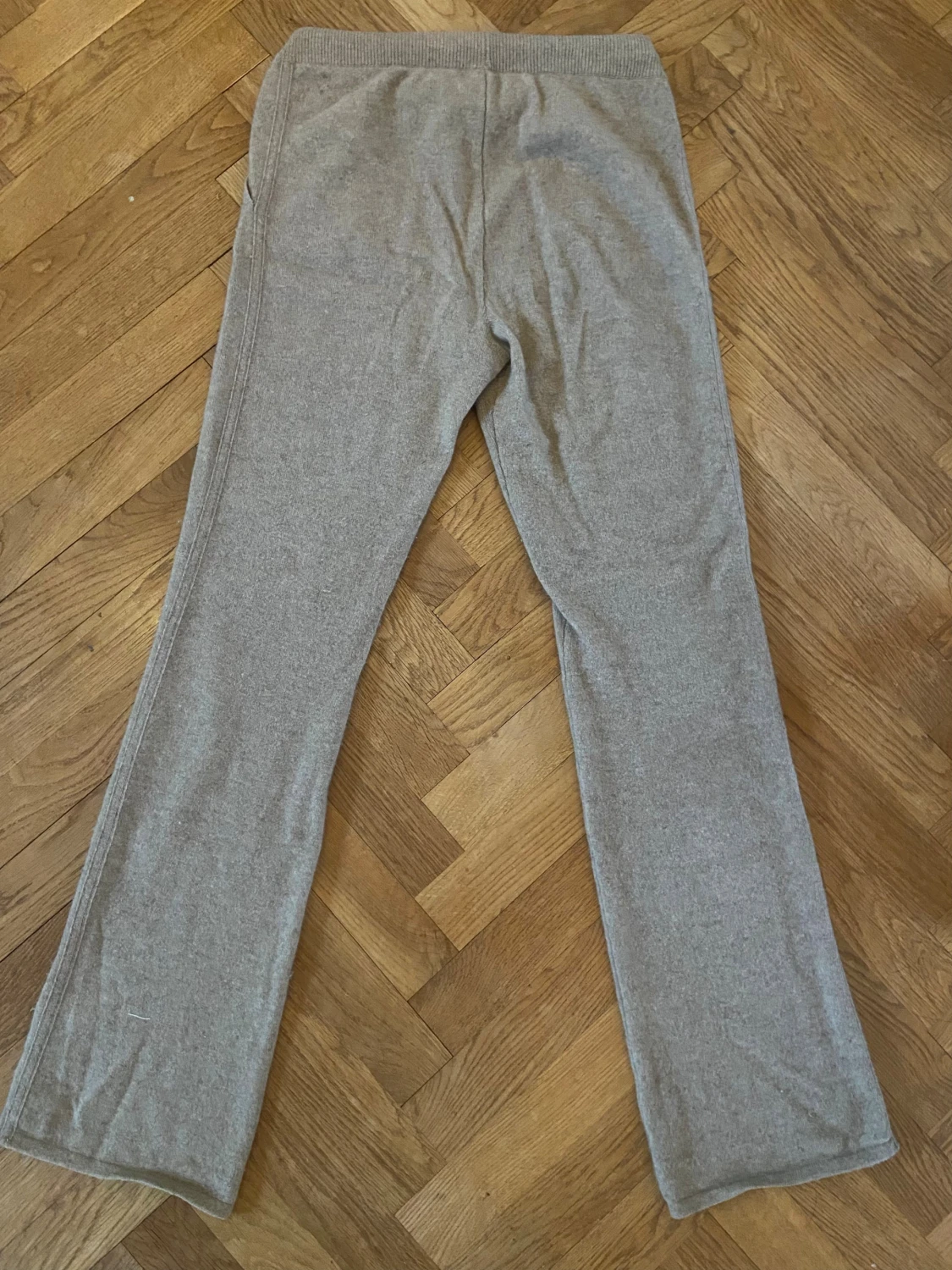 Beige kashmirbyxor från Soft Goat  - 4