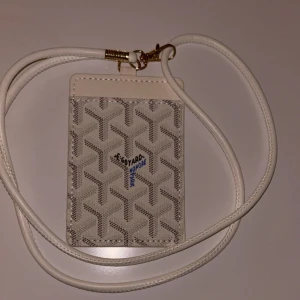 Vitt korthållare  - Helt nytt. fraktar inom 24 timmar.