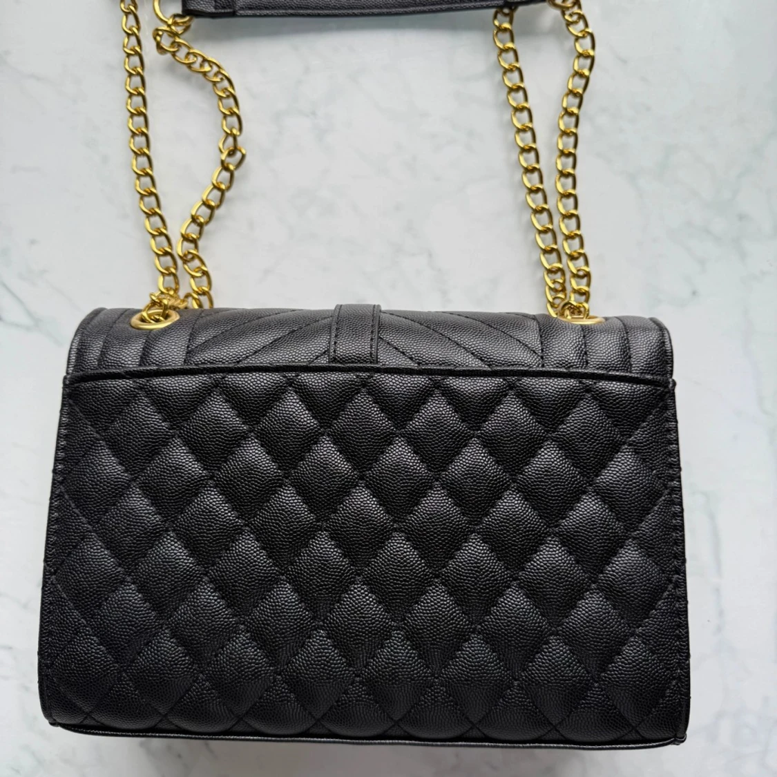 Svart quiltad  axelväska i skinn - 2