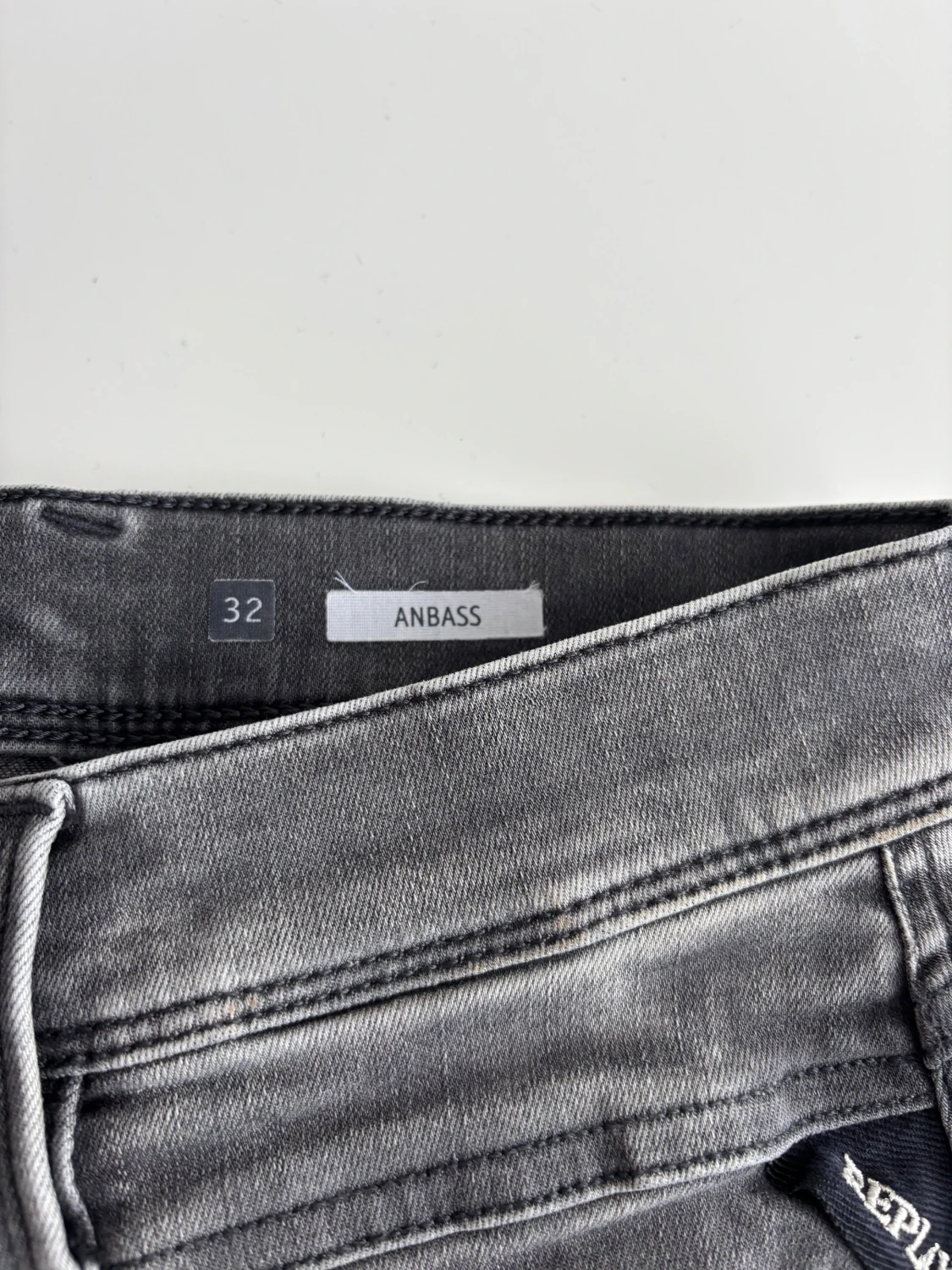 Replay Anbass grå jeans, storlek 32 - 3