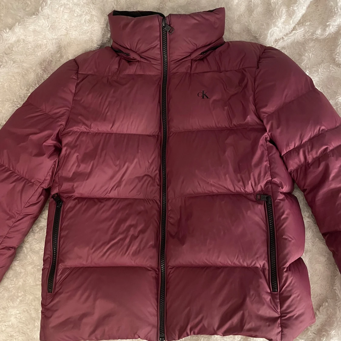 Vinröd pufferjacka Calvin Klein Jeans - 1