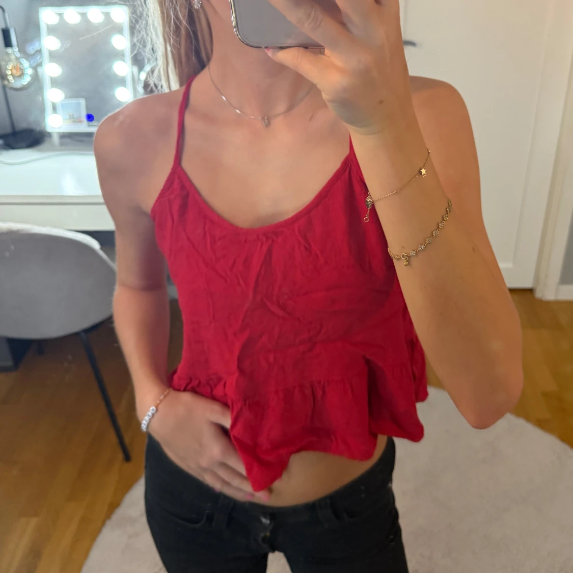 Röd croppad linnetopp med volang