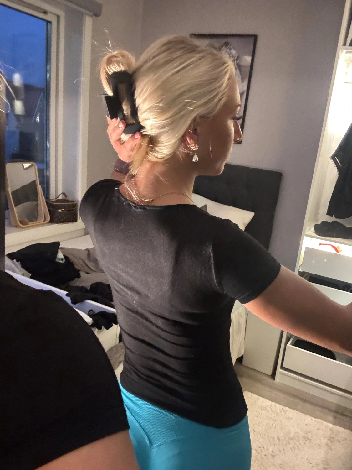 Svart tight topp med rund hals - 3