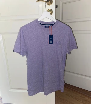 Superdry T-shirt helt ny - En helt ny Superdry t-shirt som tyvärr inte passa mig 