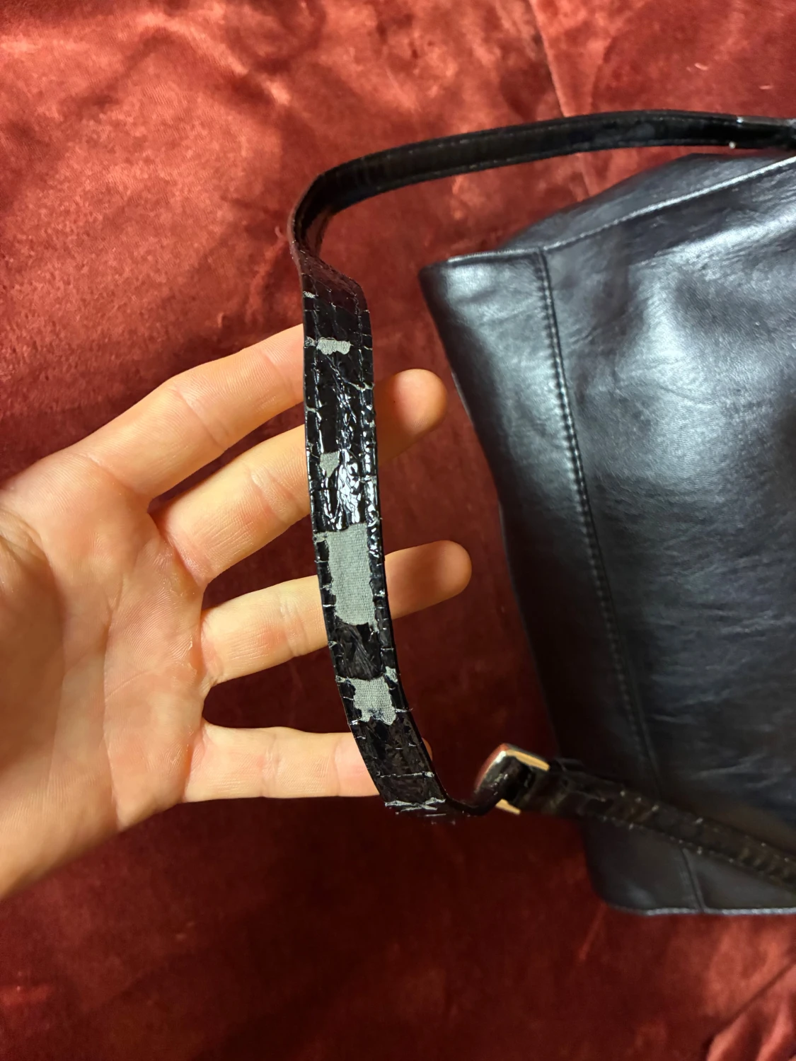 Svart handväska från Guess i skinn - 2