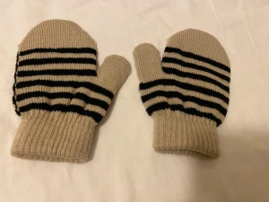 Barn Vantar  - 2-4 år , 35kr/par 