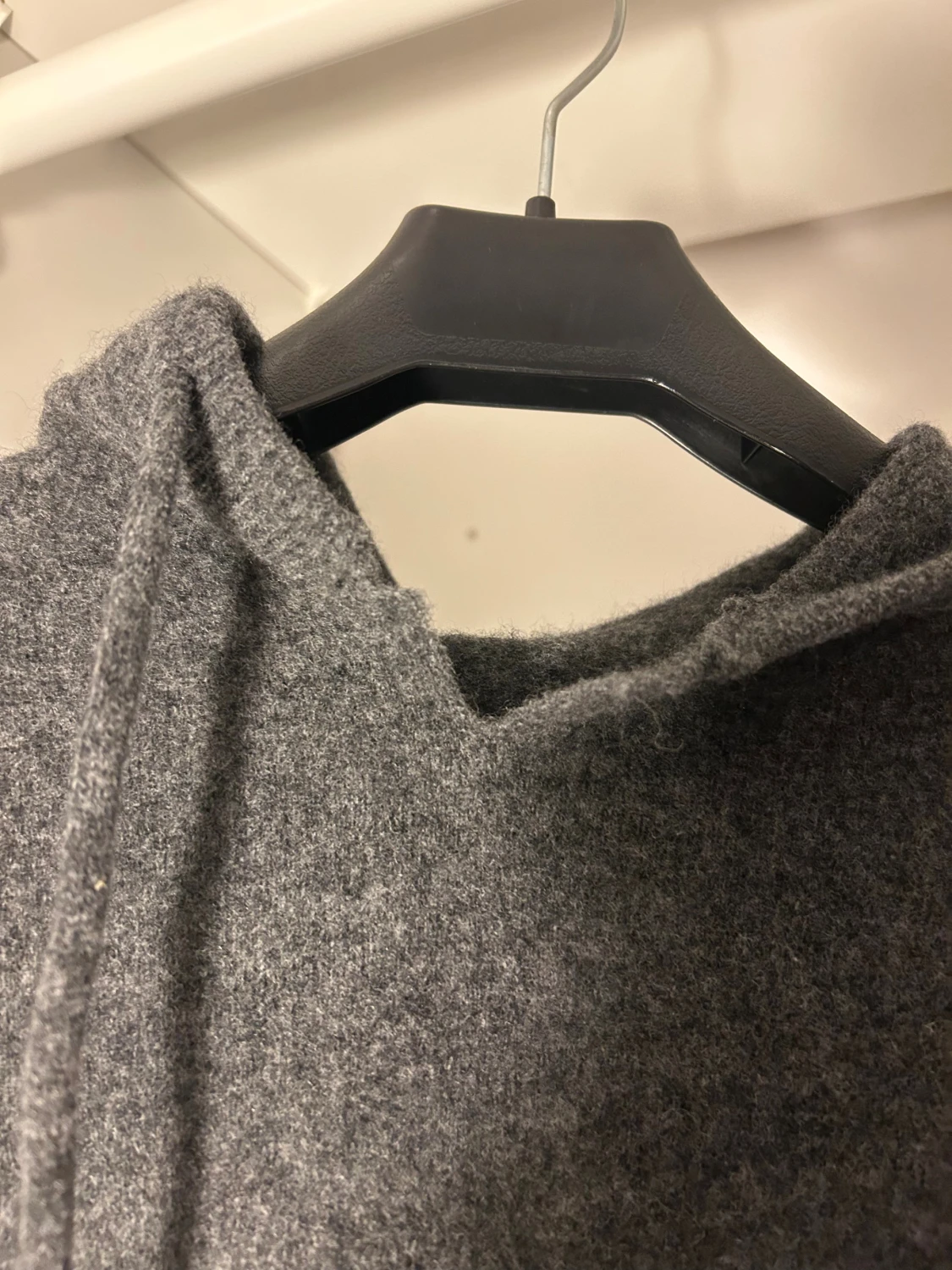 Grå Kashmir hoodie med huva  - 2