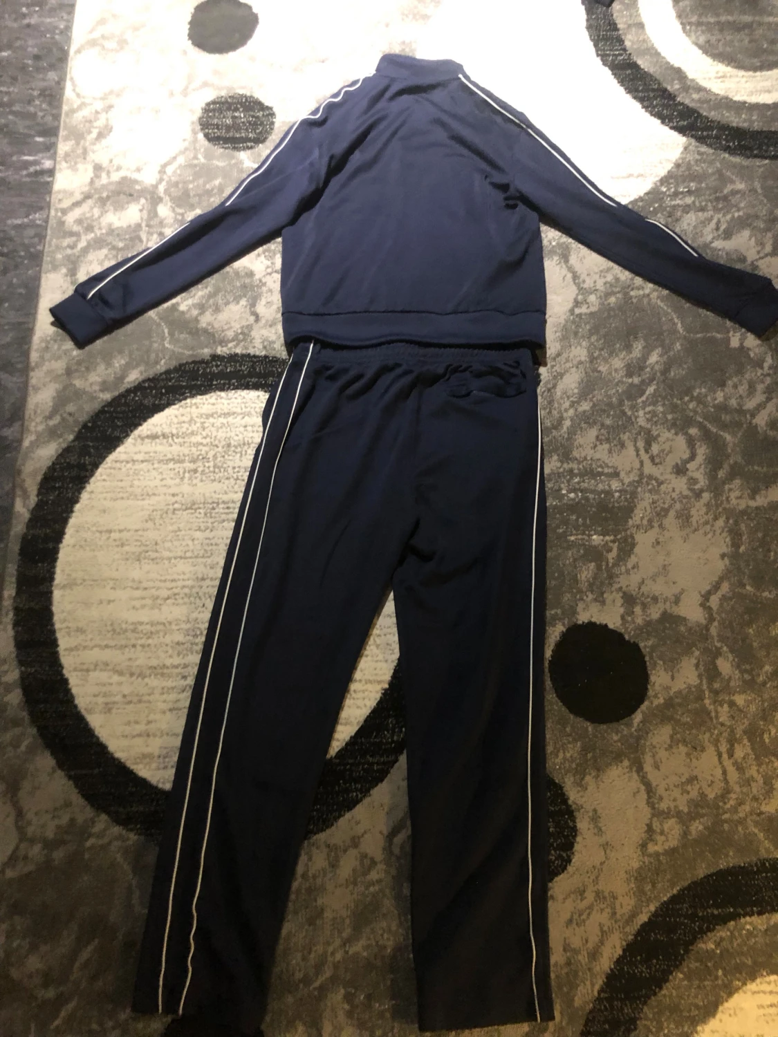 Mörkblå träningsbyxor från Lacoste - 2