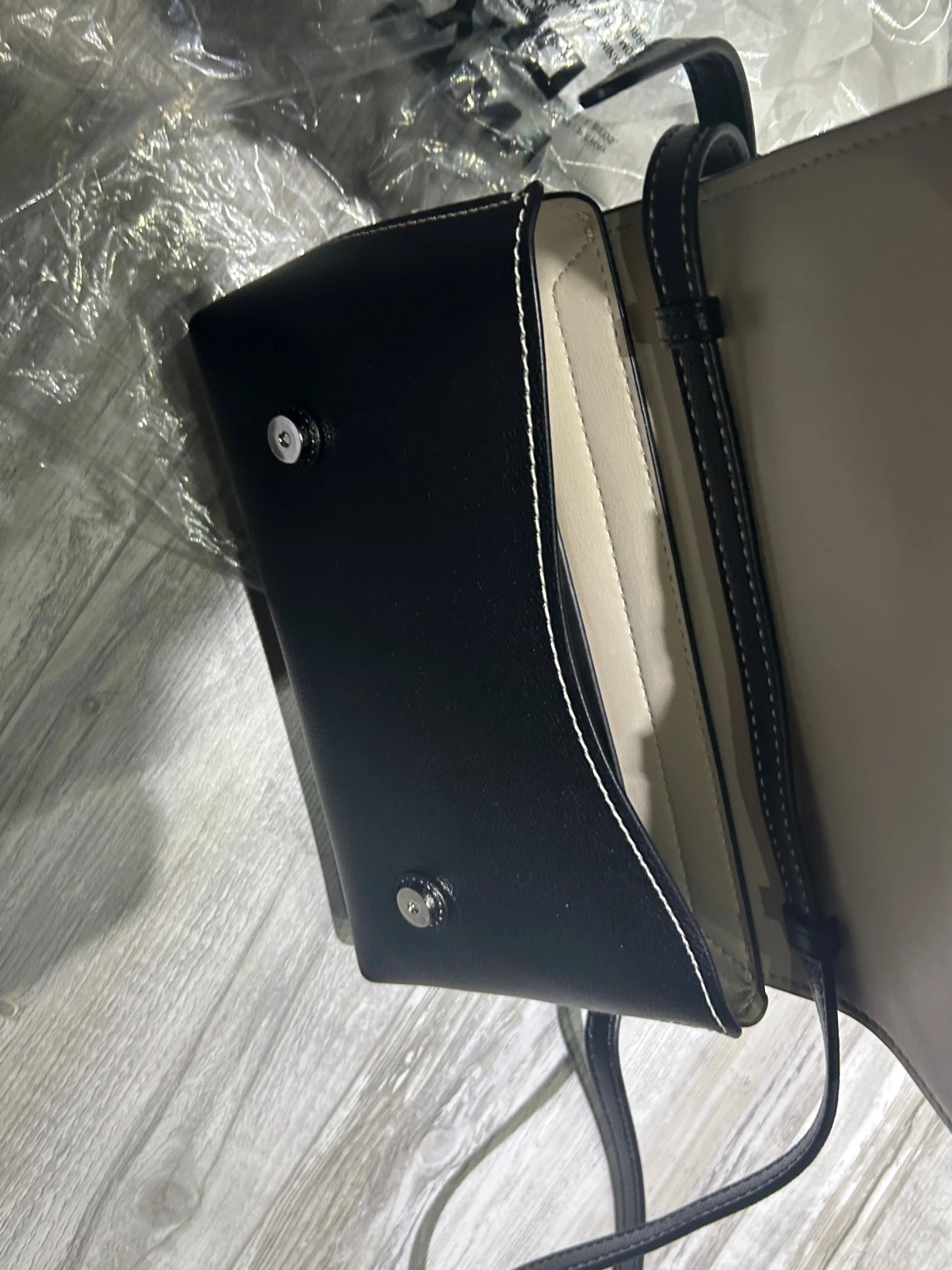 Svart axelväska från DKNY i skinn - 3