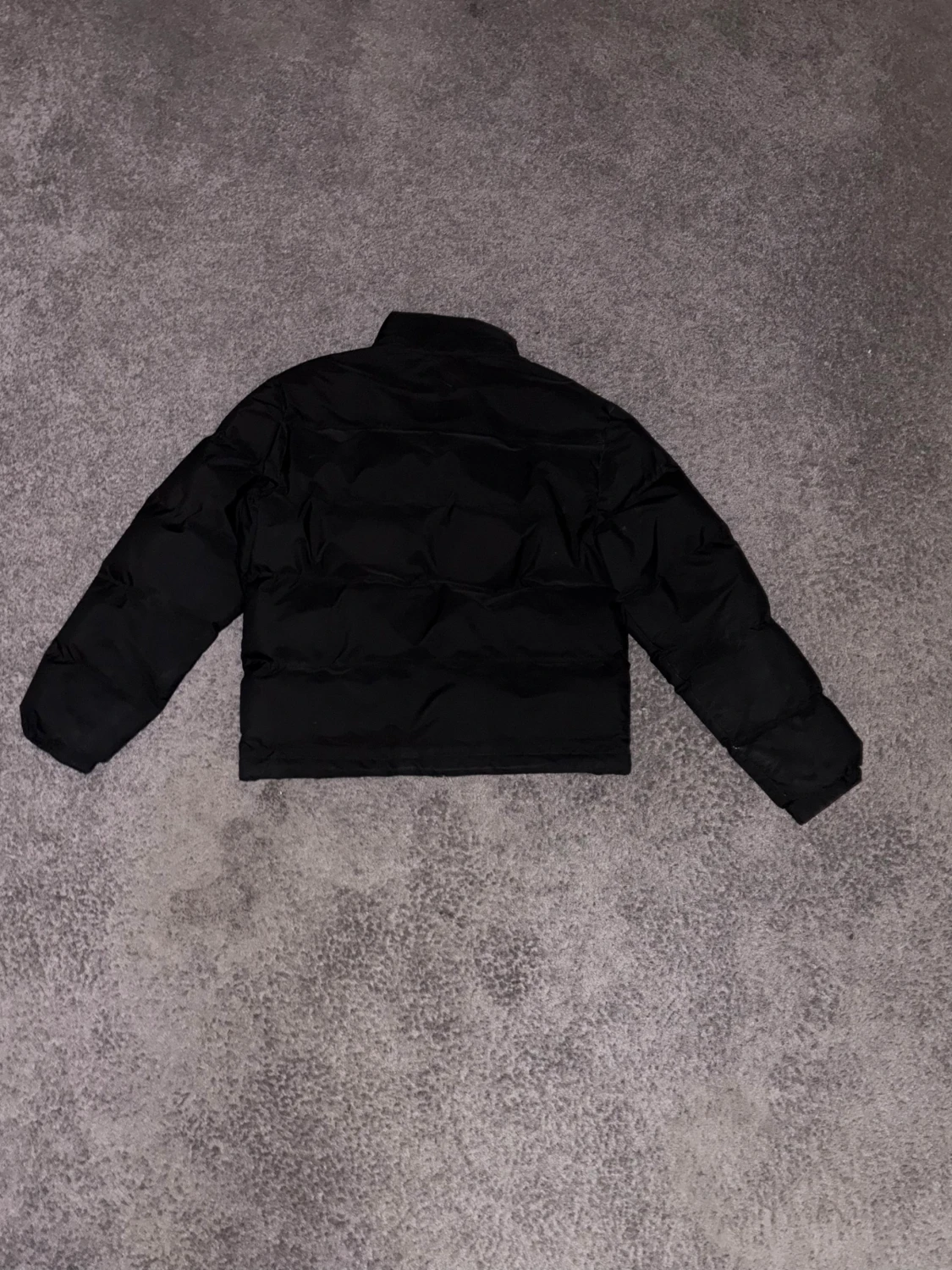 Svart pufferjacka från Weekday - 1