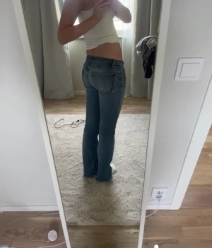 Blå bootcut jeans från Zara - Snygga jeans från zara som inte kommer till användning🫶🏼