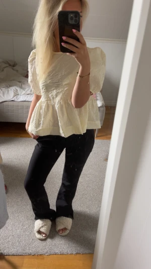 Ljusgul topp - Ljusgul super söt topp! Kommer tyvärr inte till användning 