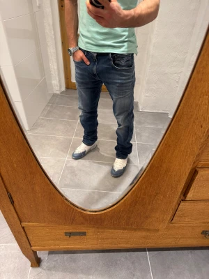 Replay jeans  - Ett par snygga byxor från Replay i storlek W34 L30 i modellen Anbbas 