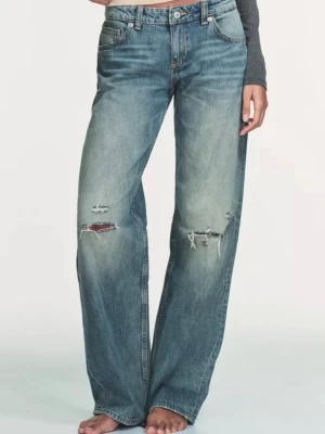 Low waist wide jeans  - Trendiga low waist wide jeans från zara, bara använda två gånger❤️