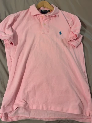 Rosa ralphlauren pike - Tröja i S men passar bra som M perfekt för sommaren och våren 