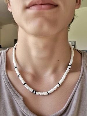 Halsband polymerlera. Unisex. - Halsband polymerlera. Unisex. Längd 40 + 7 cm. 0,6 cm pärlornas bredd.