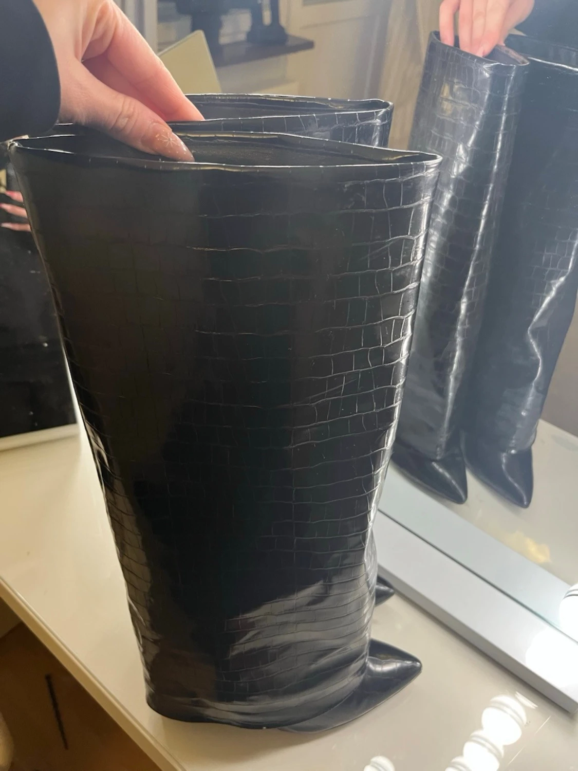 Svarta krokopräglade stövlar med klack - 4