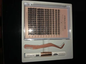 CMAYOMI fransförlängningskit - Säljer ett komplett fransförlängningskit från CMAYOMI med individuella klusterfransar i svart. Kitet innehåller flera längder av fransar, en roséguldig pincett, samt Bond och Seal för enkel applicering och fixering. Perfekt för dig som vill skapa en naturlig eller dramatisk look.