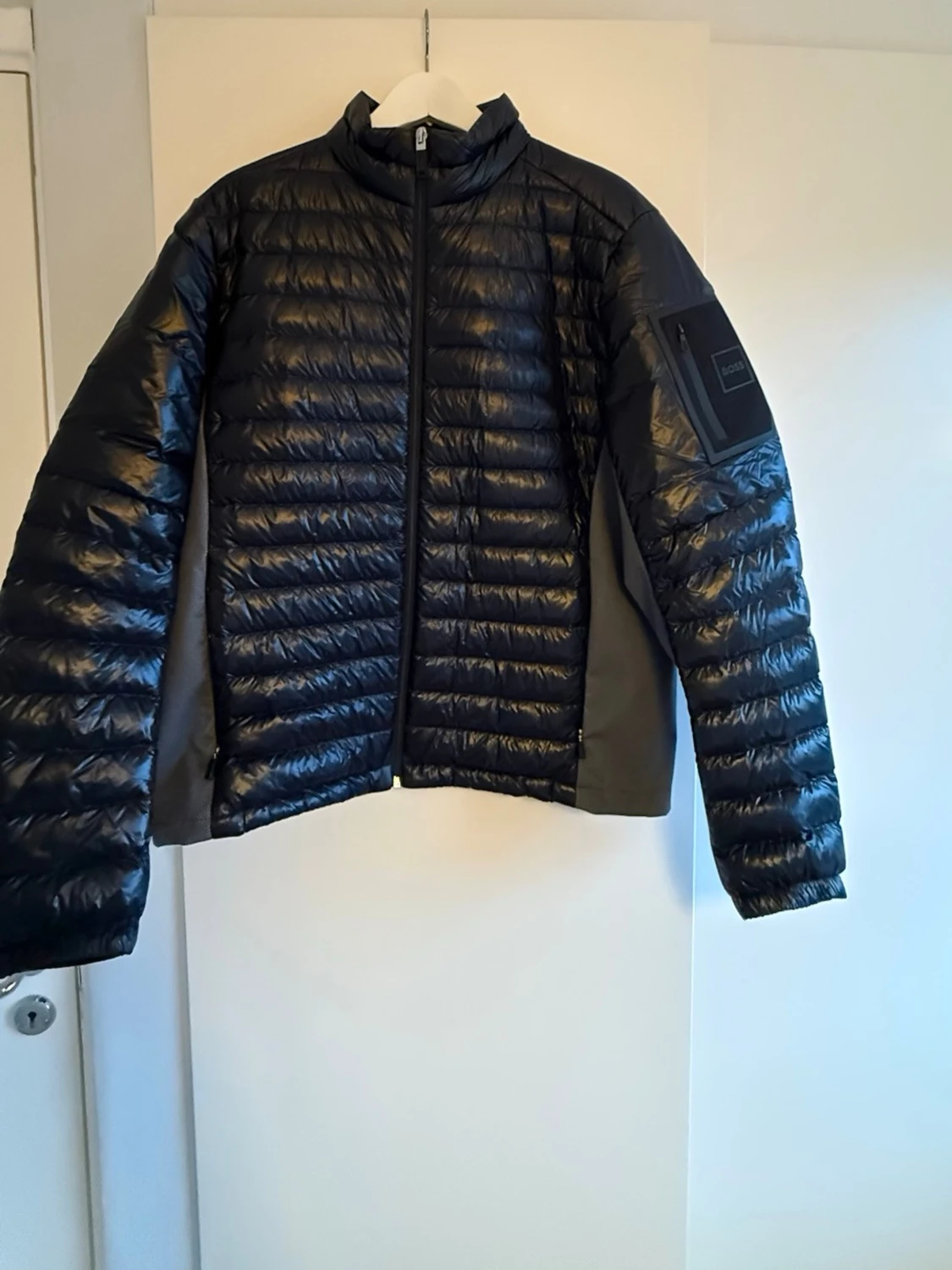 Svart dunjacka från BOSS