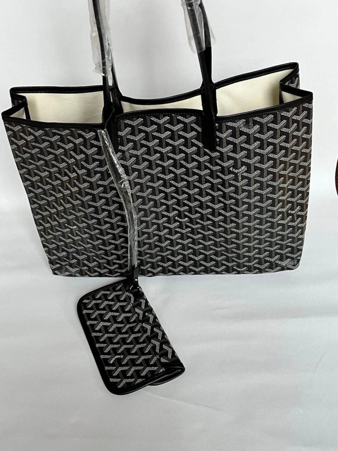 Svart shoppingväska med mönster