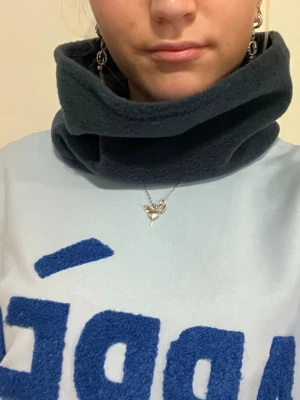 Mörkblå buff #05💙 - Så fin och mjuk mörkblå buff! Perfekt till afterski eller skidresan!💙egensydd så inte helt perfekt 💙