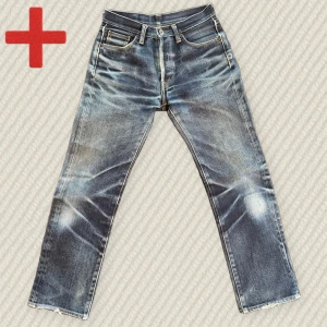Japanska Iron Heart Jeans - Helt sjuka Iron Heart 634 21 oz jeans! Passar ish som 28/30. Otroligt tjockt och högkvalitativt tyg, aldrig sett ett tjockare par jeans innan. Relaxed straight passform och patina från år av användning. Skriv om du har frågor!  Mått: Midja – 37,5 cm, Lår – 28,5 cm, Innersöm – 79,5 cm, Yttersöm – 101 cm, Benöppning – 21 cm