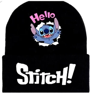 Svart stickad mössa med stitch-motiv! - Svart stickad mössa med stitch-motiv i Onesize. Stretchig och passar både större barn och vuxna. Oanvänd.