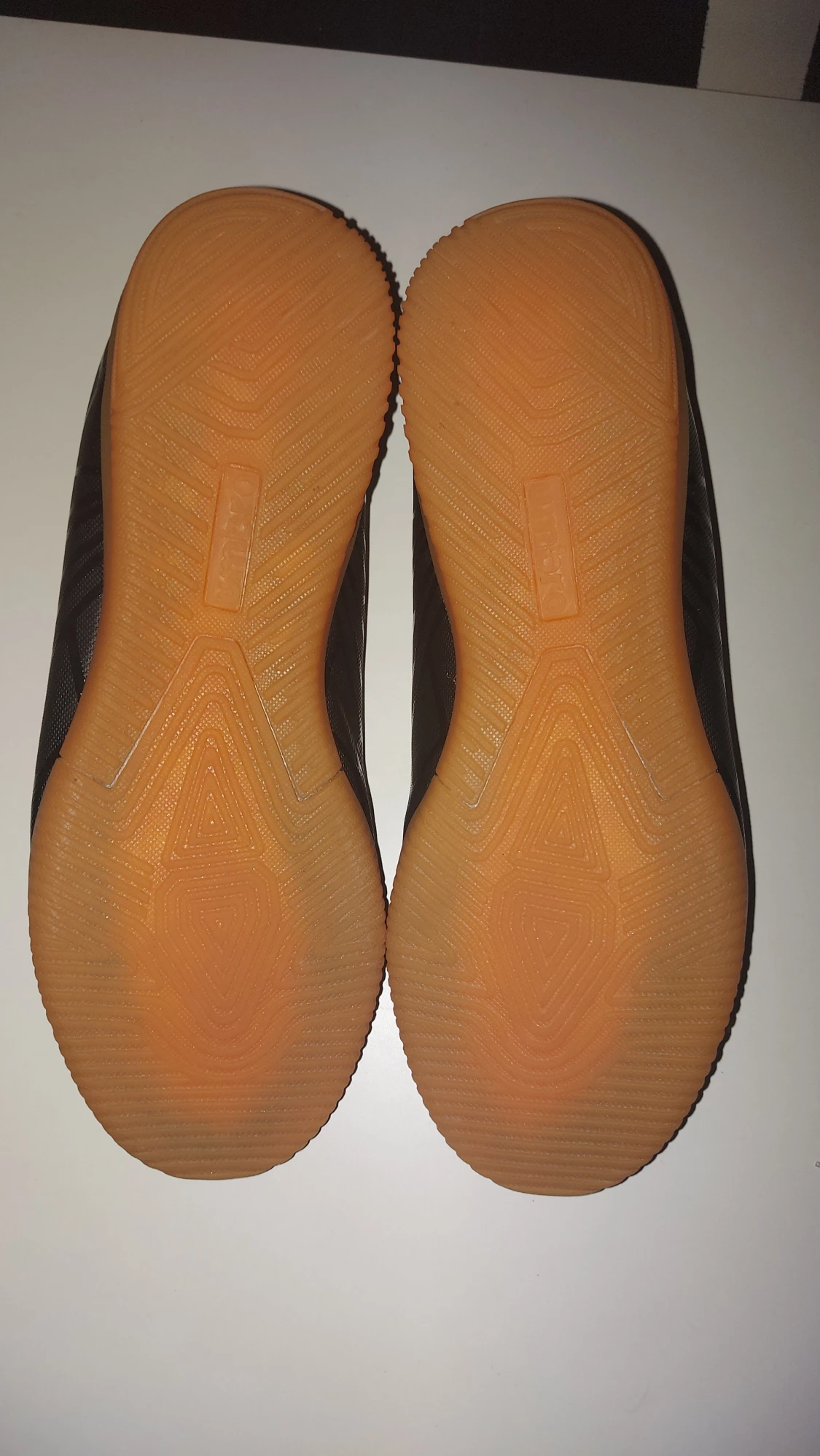 Svarta Umbro fotbollsskor inomhus - 1