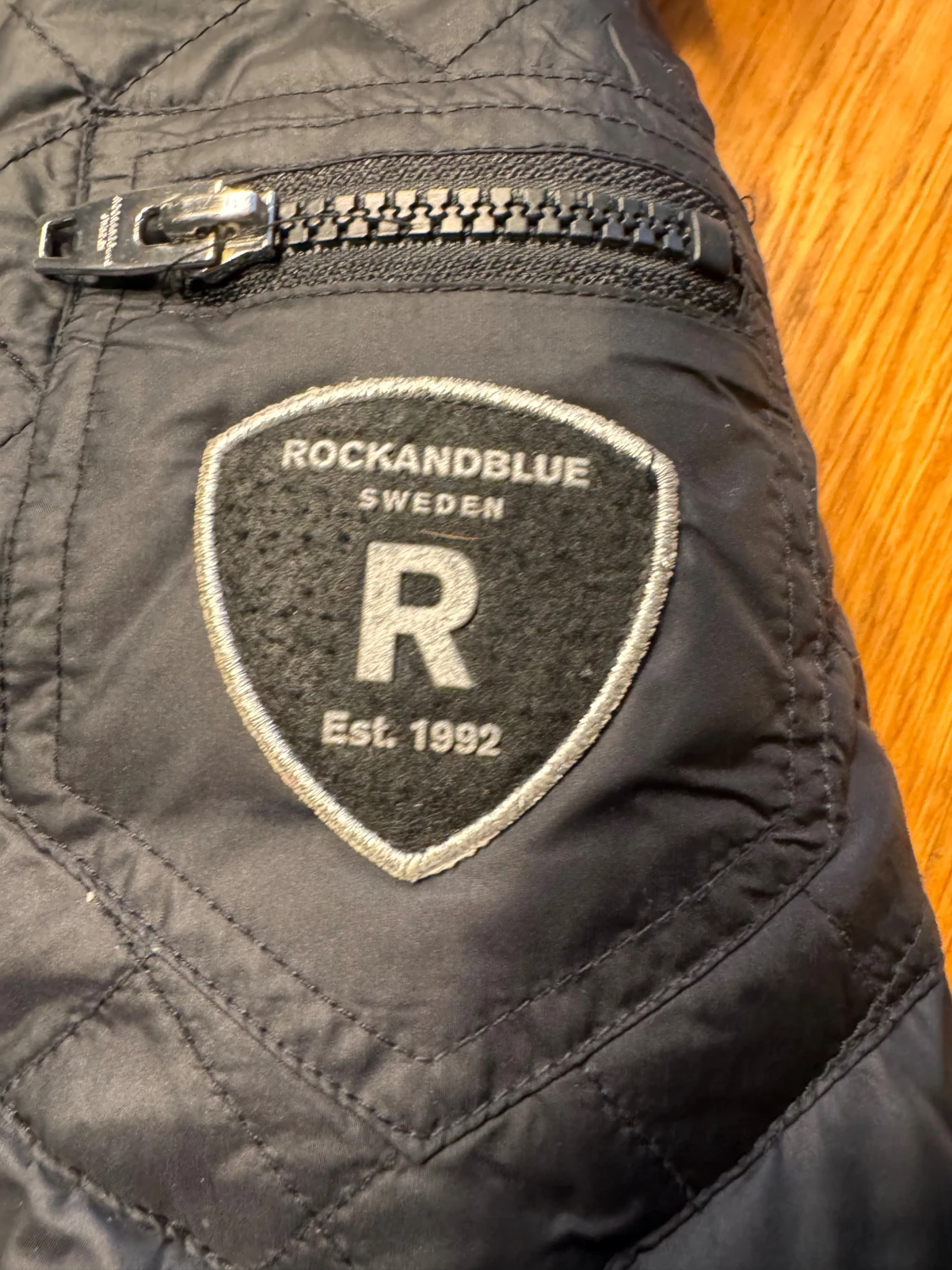 Svart dunjacka Rockandblue med fuskpäls - 1