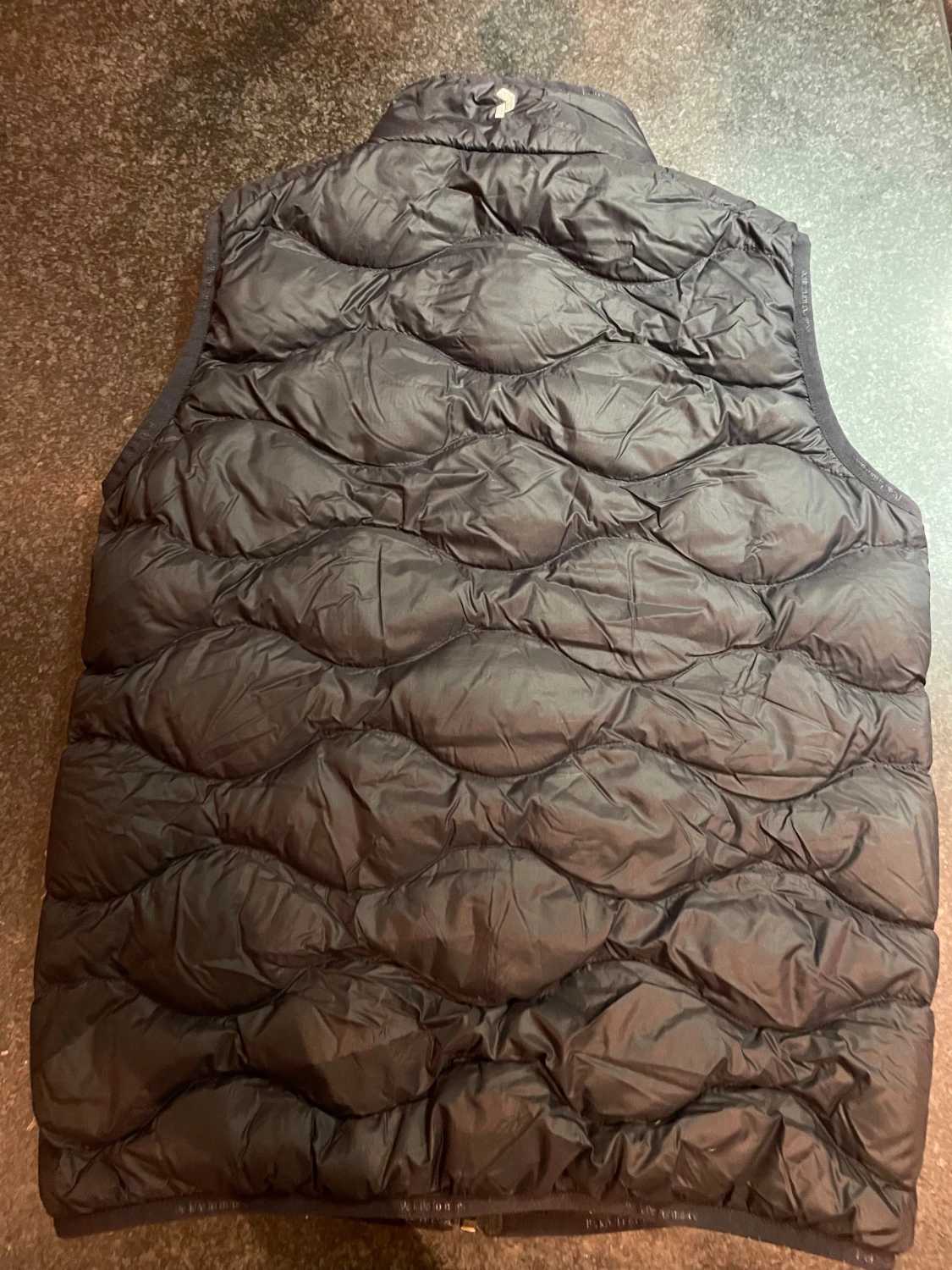 Svart dunväst från Peak Performance - 1